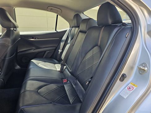 Used 2018 Toyota Camry XLE FWD image 12