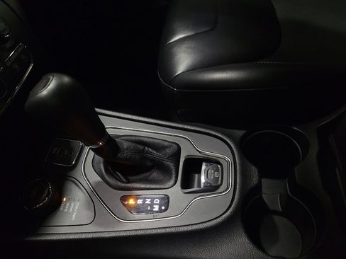 Used 2019 Jeep Cherokee Latitude Plus w/ Cold Weather Group image 26