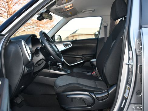 Used 2023 Kia Soul LX w/ Option Group 015 image 7