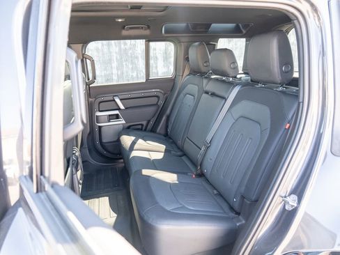 Certified 2022 Land Rover Defender 110 X-Dynamic SE AWD/4WD image 35