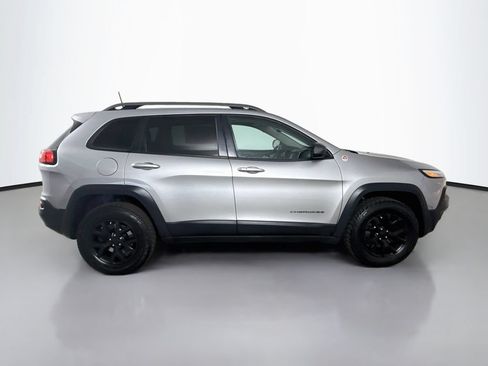 Used 2016 Jeep Cherokee Trailhawk w/ Leather Interior Group AWD/4WD image 9