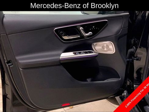Used 2025 Mercedes-Benz GLC 300 4MATIC image 22