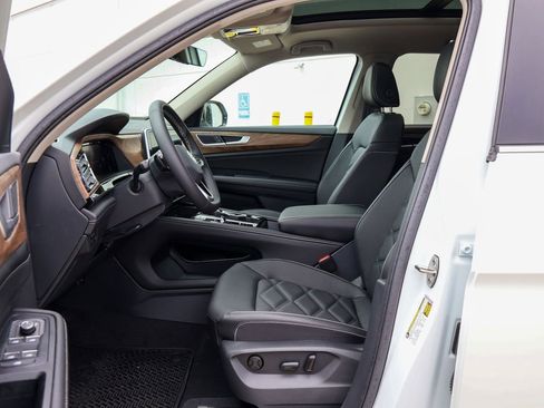New 2026 Volkswagen Atlas SE FWD image 12