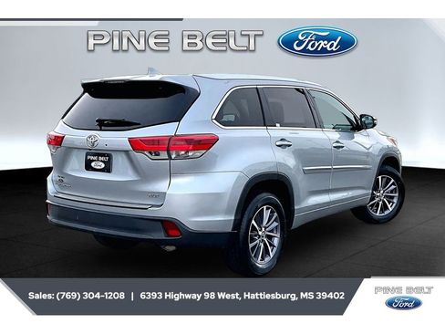 Used 2018 Toyota Highlander XLE FWD image 11