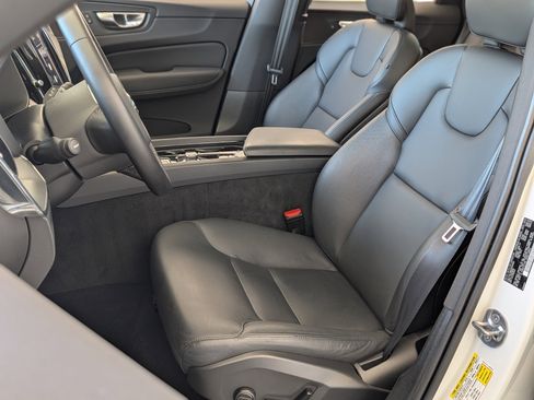 Used 2024 Volvo XC60 B5 Core image 18