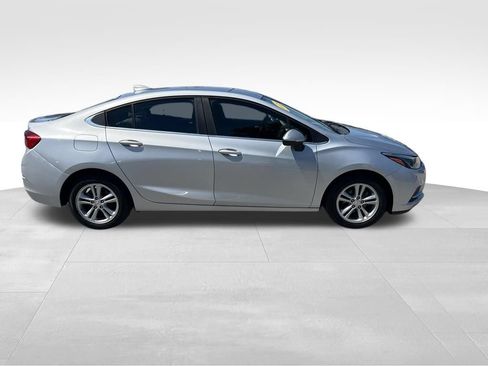 Used 2018 Chevrolet Cruze LT FWD image 7