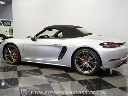 Used 2017 Porsche 718 Boxster S RWD image 8