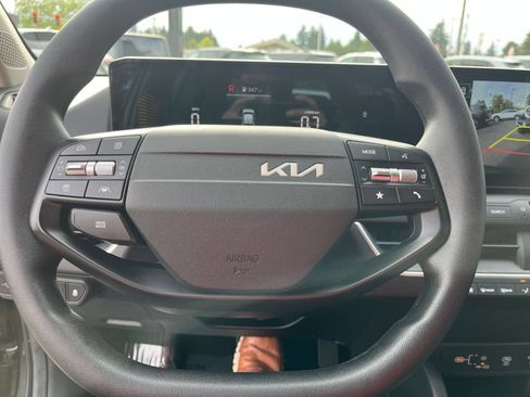 Used 2025 Kia K4 FWD image 29