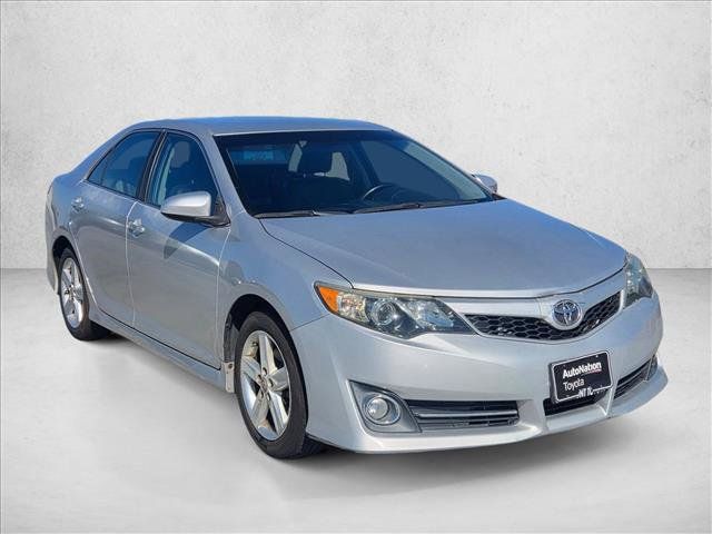 Used 2013 Toyota Camry SE FWD image 3
