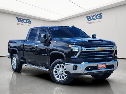 Used 2025 GMC Sierra 2500 AT4X AWD/4WD image 2