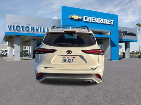 Used 2021 Toyota Highlander XSE image 6