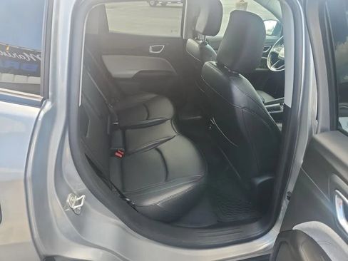 Used 2022 Jeep Compass Latitude AWD/4WD image 6