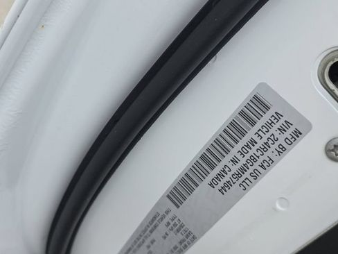 Used 2021 Chrysler Pacifica Touring-L FWD image 36