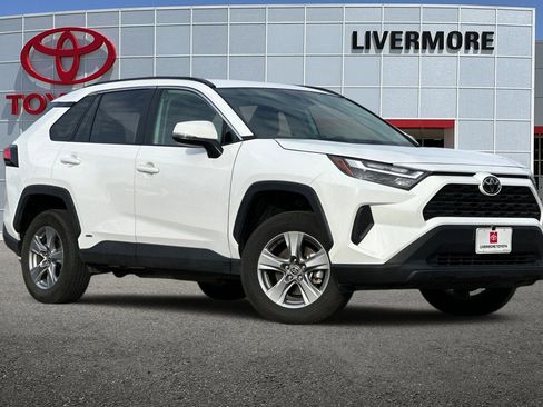 Used 2025 Toyota RAV4 XLE image 2