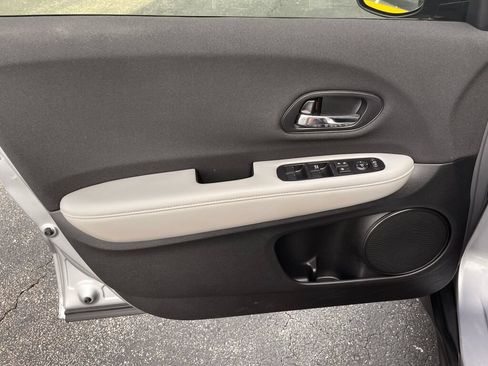 Used 2021 Honda HR-V LX image 12