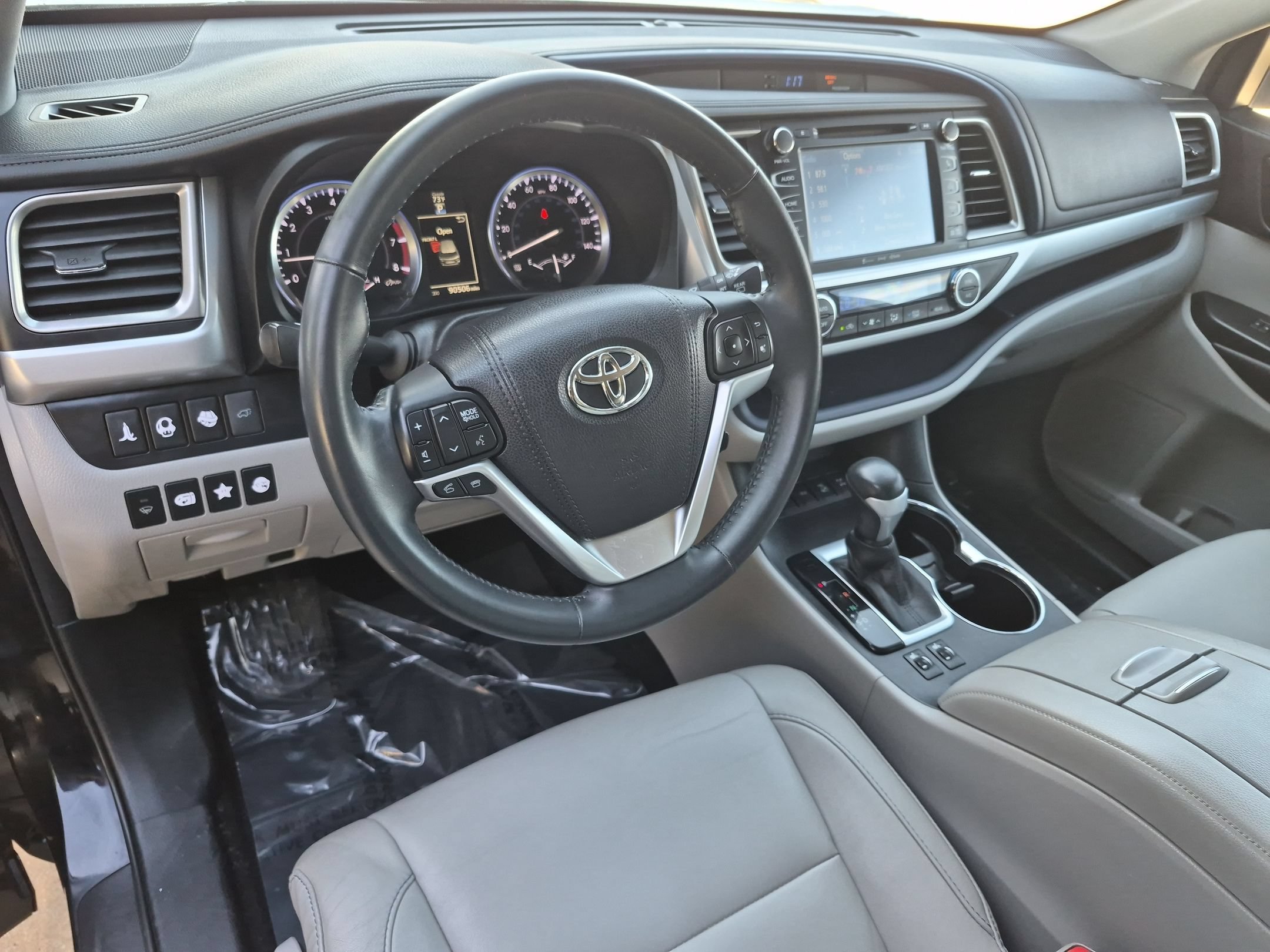 Used 2016 Toyota Highlander XLE AWD/4WD image 10