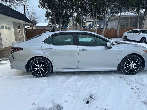 Used 2021 Toyota Camry SE w/ Cold Weather Package image 7