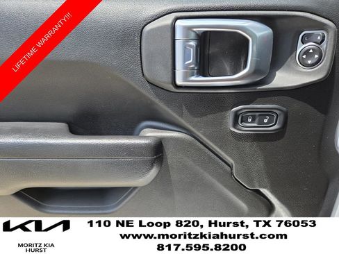 Used 2022 Jeep Wrangler Unlimited Rubicon AWD/4WD image 25