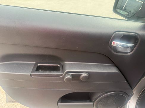 Used 2014 Jeep Patriot Sport image 9