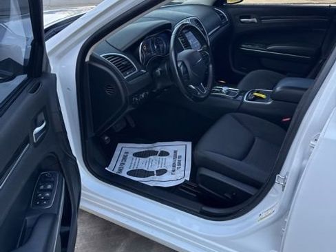 Used 2020 Chrysler 300 Touring w/ Sport Appearance Package RWD image 10