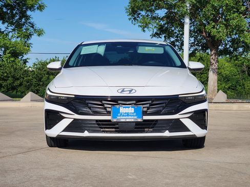 Used 2024 Hyundai Elantra SEL w/ Convenience Package FWD image 2