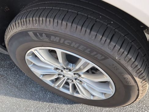 Used 2019 Cadillac XT5 Luxury FWD image 3