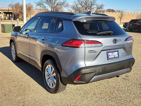 Used 2022 Toyota Corolla Cross LE image 2