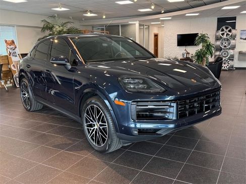 Used 2024 Porsche Cayenne Coupe image 1