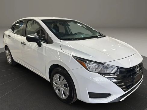 Used 2023 Nissan Versa S FWD image 3