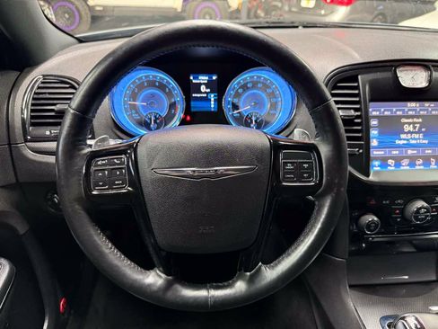 Used 2014 Chrysler 300 S w/ Luxury Group RWD image 10