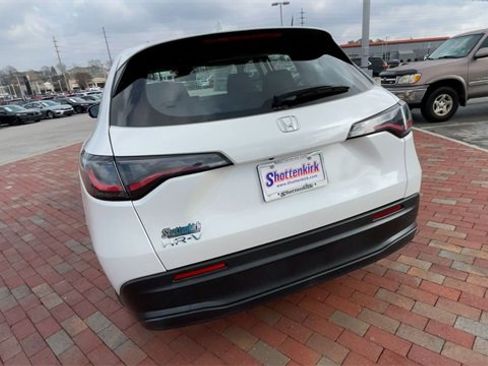 Used 2023 Honda HR-V LX image 8