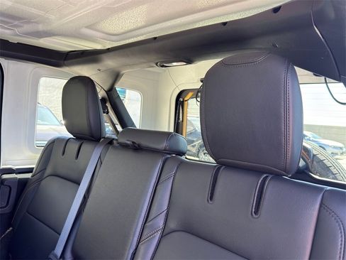 Used 2024 Jeep Wrangler Unlimited Sahara image 34