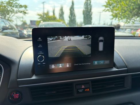 Used 2025 Honda Pilot Touring image 11