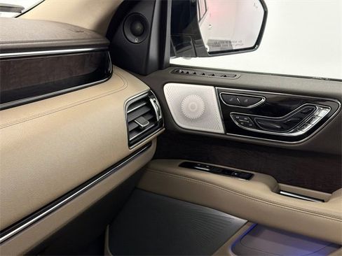 Used 2022 Lincoln Navigator L Reserve image 36