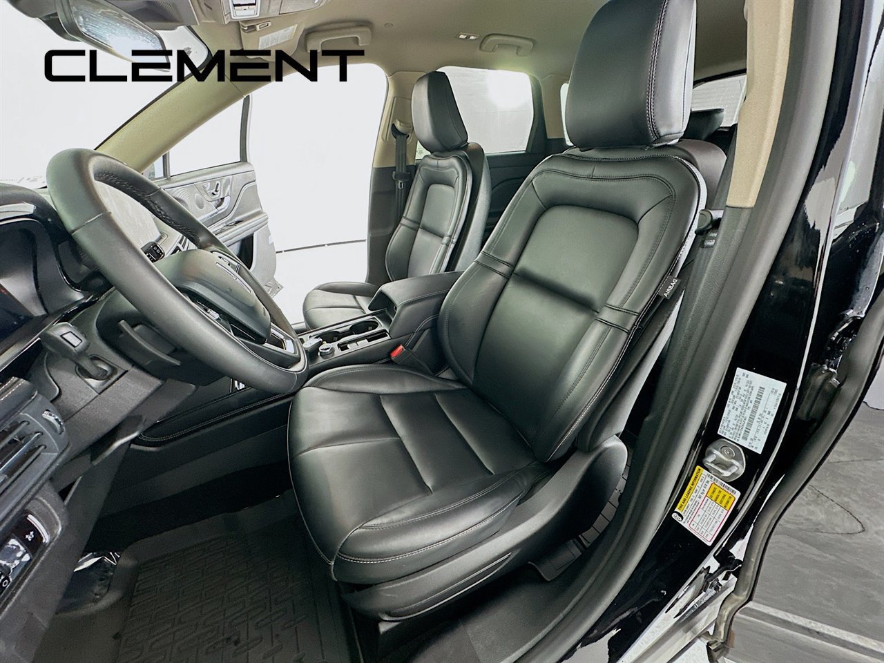 Used 2025 Lincoln Corsair AWD image 28