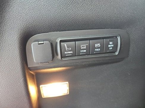 Used 2018 Ford Explorer Limited image 17