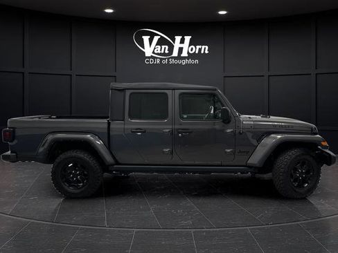 Used 2022 Jeep Gladiator Willys image 2