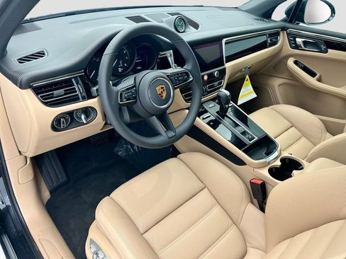 Used 2026 Porsche Macan AWD/4WD image 4