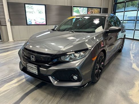 Used 2017 Honda Civic Sport image 2