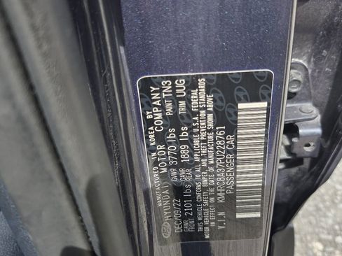 Used 2023 Hyundai Venue Limited FWD image 19