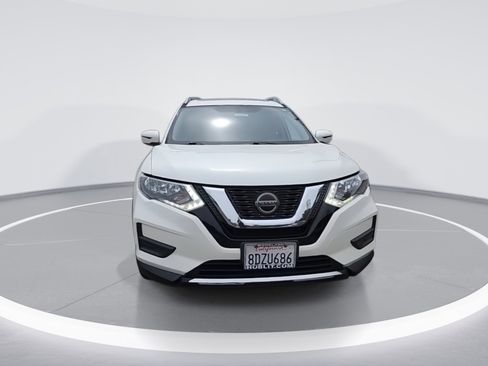 Used 2018 Nissan Rogue SV w/ Sun & Sound Touring Package image 3