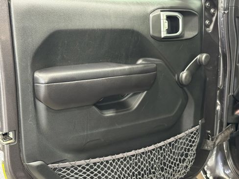 Used 2018 Jeep Wrangler Sport AWD/4WD image 14