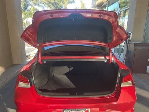 Used 2023 Hyundai Elantra Limited image 21