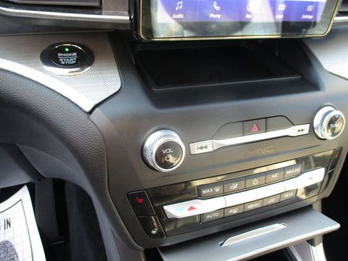 Used 2020 Ford Explorer XLT w/ Equipment Group 202A image 17