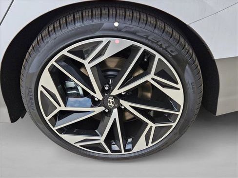 New 2025 Hyundai Ioniq 6 SEL image 9