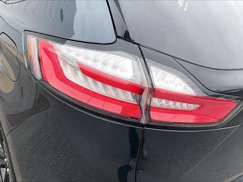 Used 2024 Ford Edge SE w/ Black Appearance Package image 33