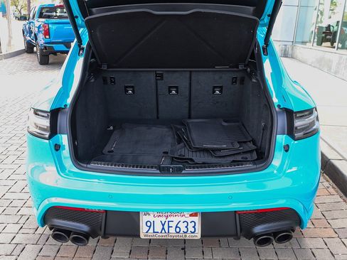 Used 2022 Porsche Macan image 32