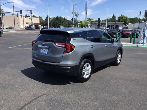 Used 2024 GMC Terrain SLE image 3