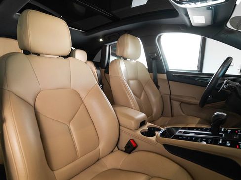 Certified 2023 Porsche Macan S AWD/4WD image 17