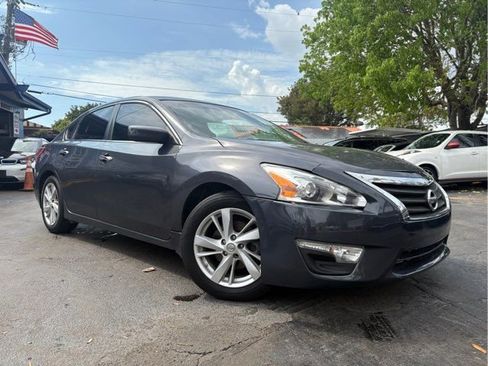 Used 2013 Nissan Altima 2.5 SV image 1